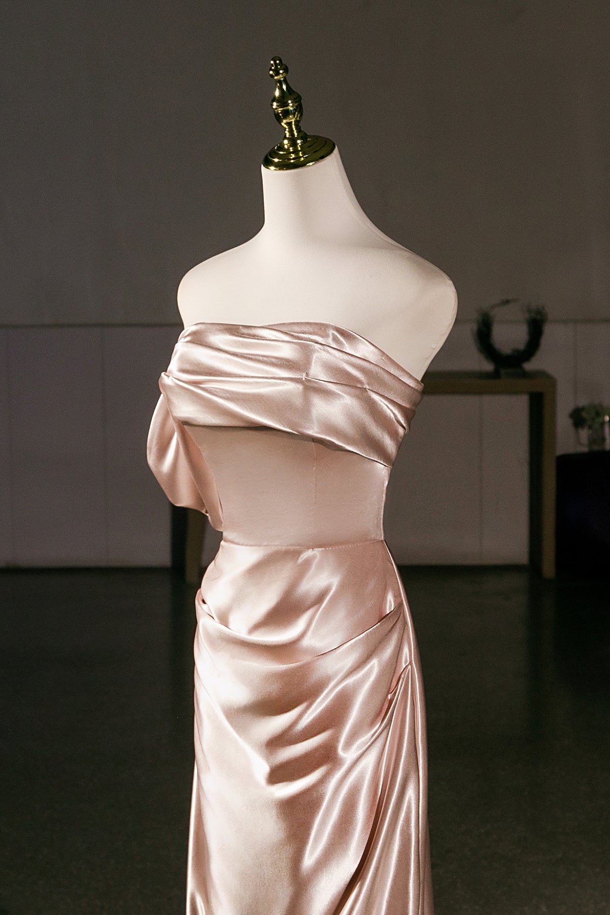 Champagne Off-Shoulder Satin Mermaid Evening Gown – Elegant Long Prom Dress
