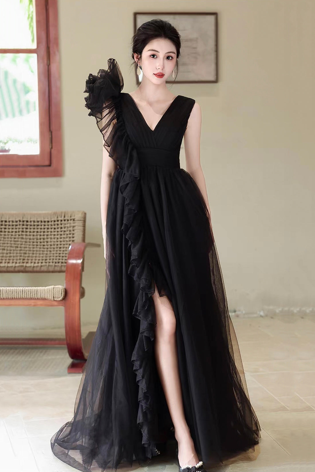 Sophisticated Black Tulle Evening Gown with Asymmetrical Ruffle Detail