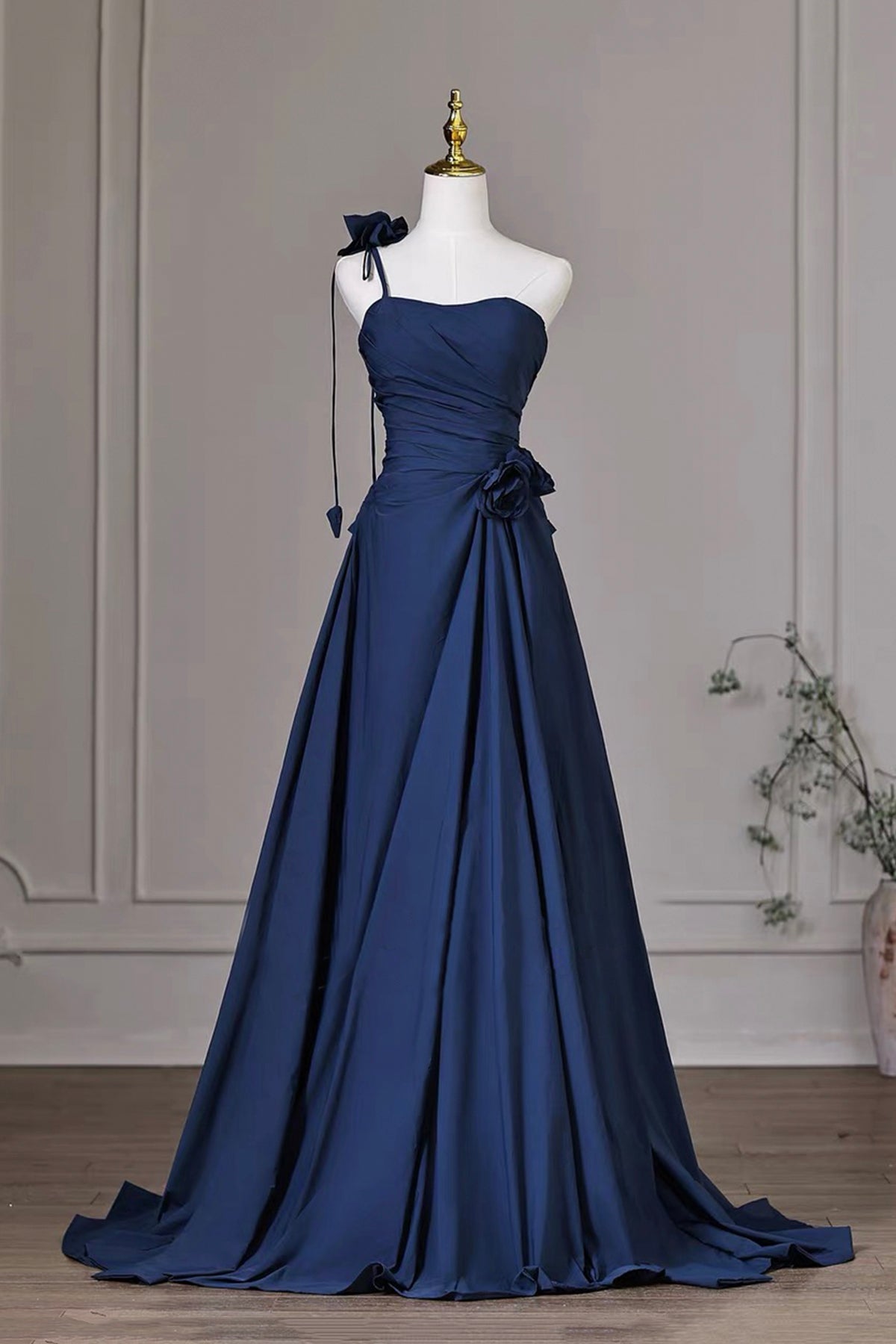 Navy Blue One-Shoulder Evening Gown with Ruched Bodice – Elegant Formal Dress