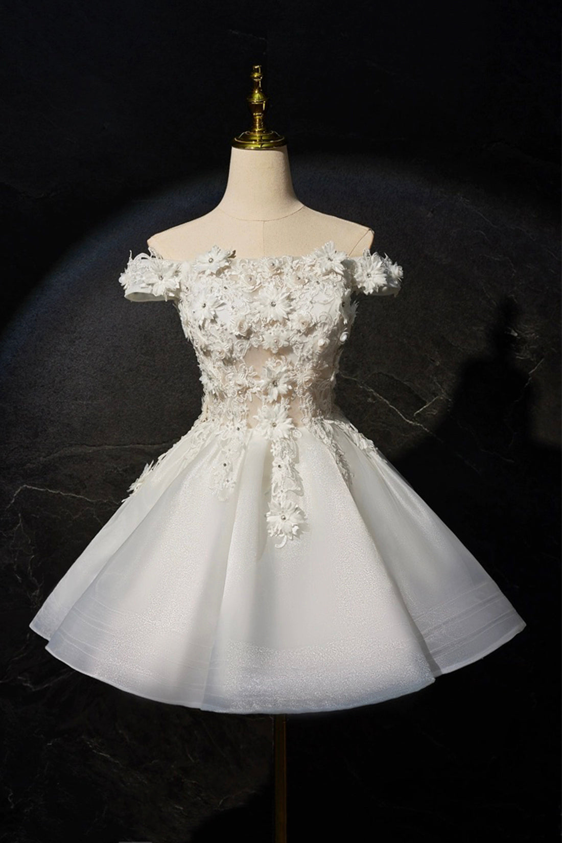 Beautiful Flowers Lace Short Prom Dress, White A-Line Evening Party Dr Beautiful Flowers Lace Short Prom Dress, White A-Line Evening Party Dr