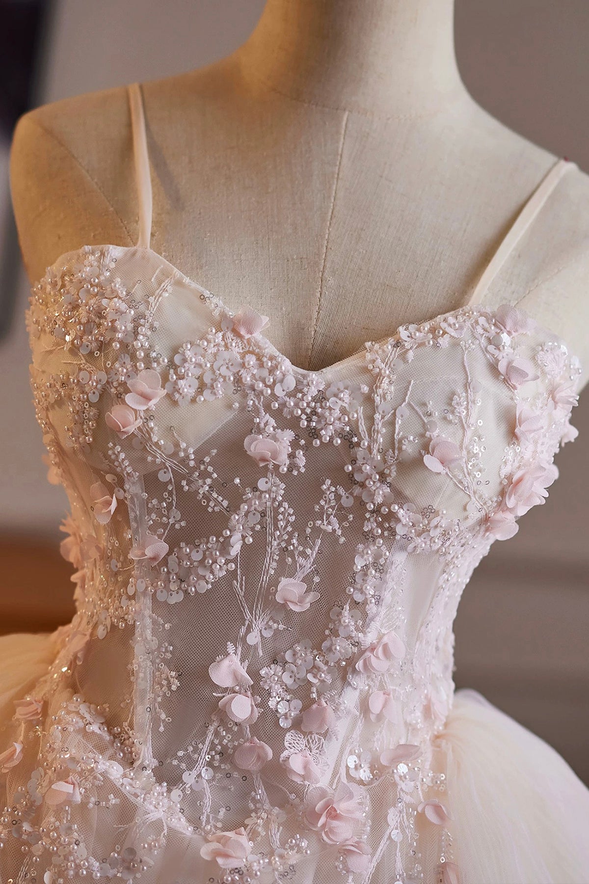 Elegant Pink 3D Floral Tiered Tulle Short Prom Dress - Sweetheart Neck Homecoming Gown