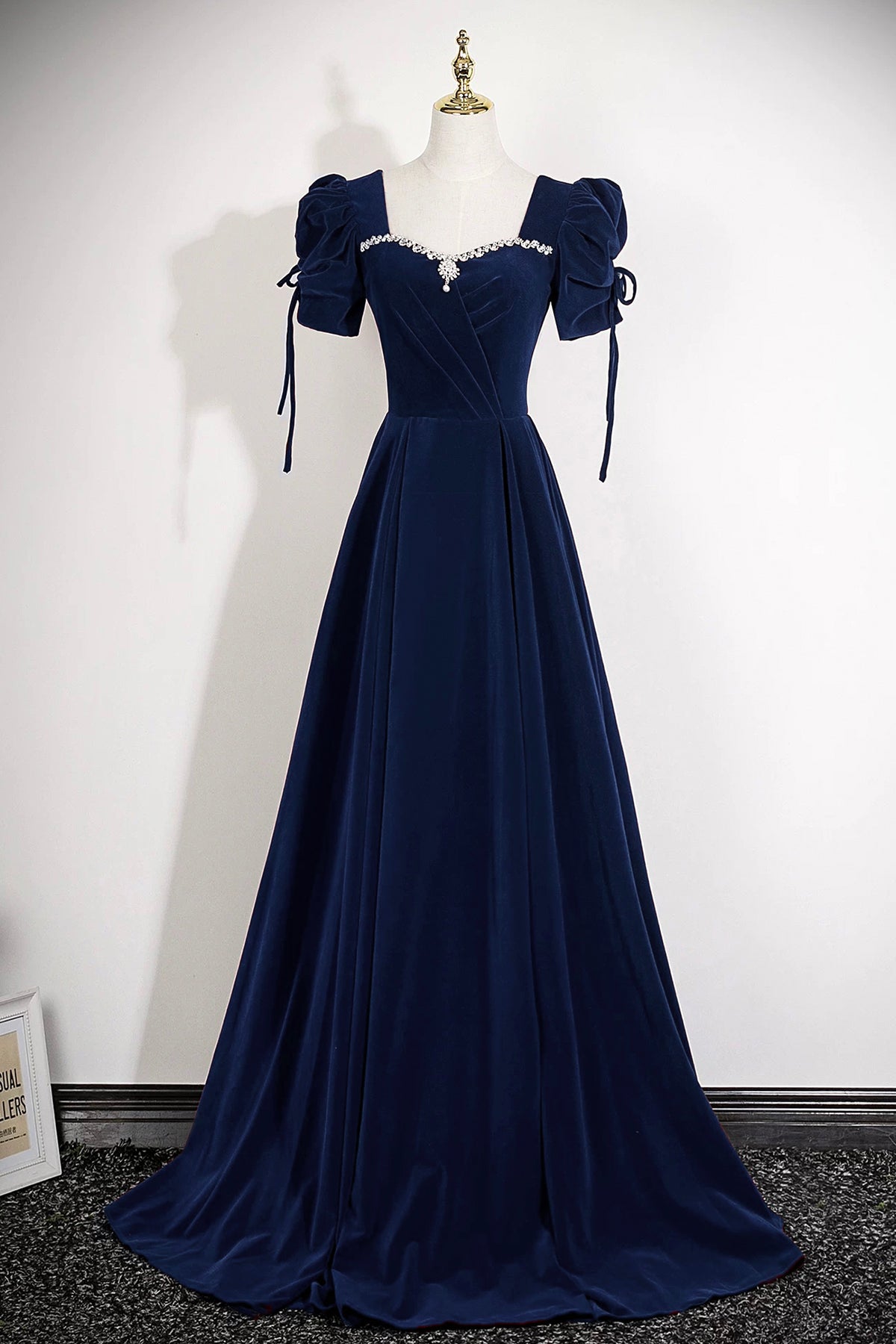 Navy Blue Velvet Evening Gown with Puff Sleeves, Floor-Length Formal Prom Dress