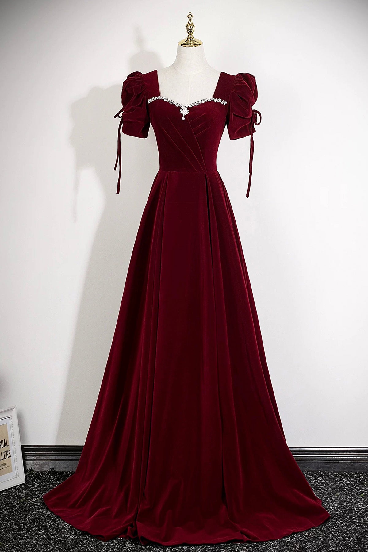Burgundy Velvet Evening Gown with Puff Sleeves, Floor-Length Formal Prom Dress