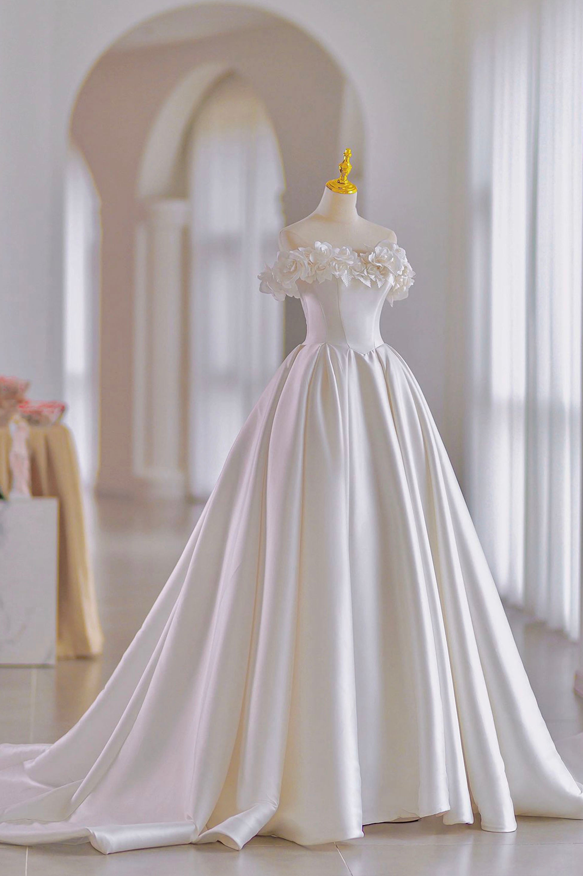 Fashion Ball Gown White Satin Long Wedding Dress with Slit