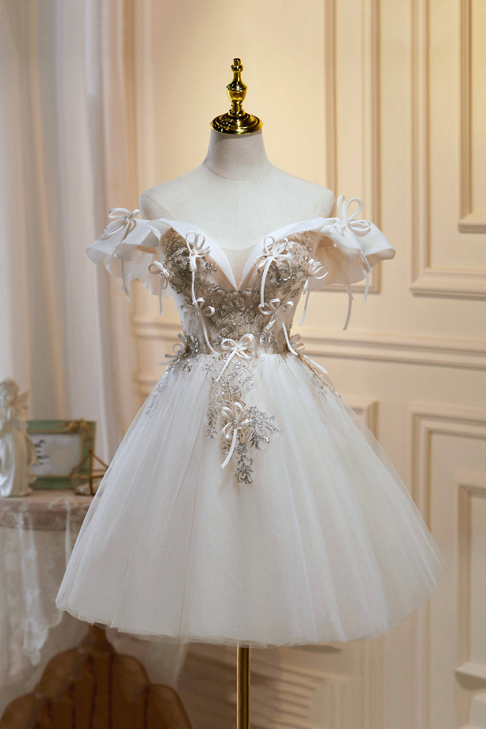 white christmas dresses A-line V-Neck Knee Length Champagne Tulle Homecoming Dress Short Prom Dresses # white christmas dresses A-line V-Neck Knee Length Champagne Tulle Homecoming Dress Short Prom Dresses #