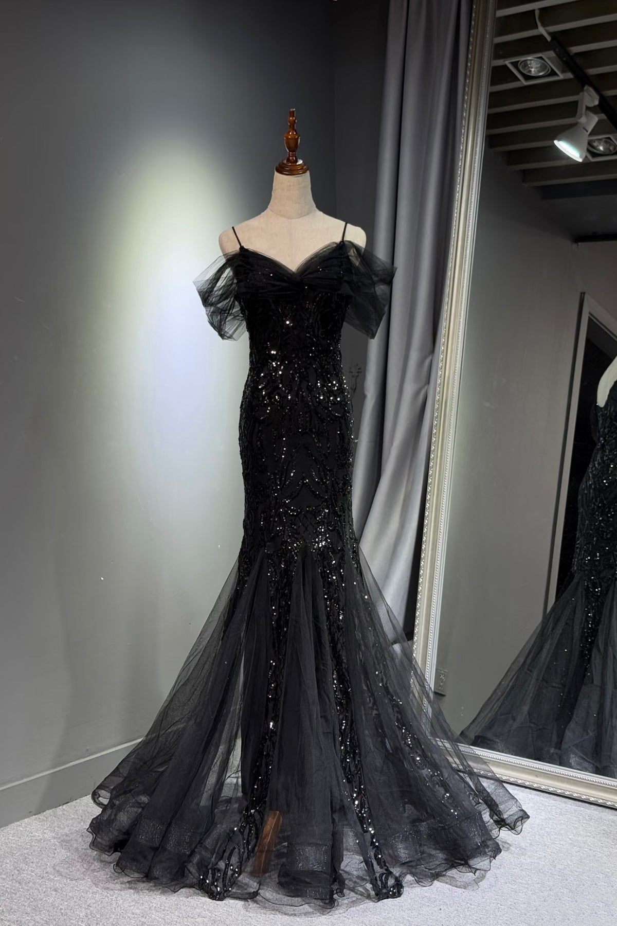Black Off Shoulder Sequin Mermaid Evening Dress Spaghetti Strap Formal Gown