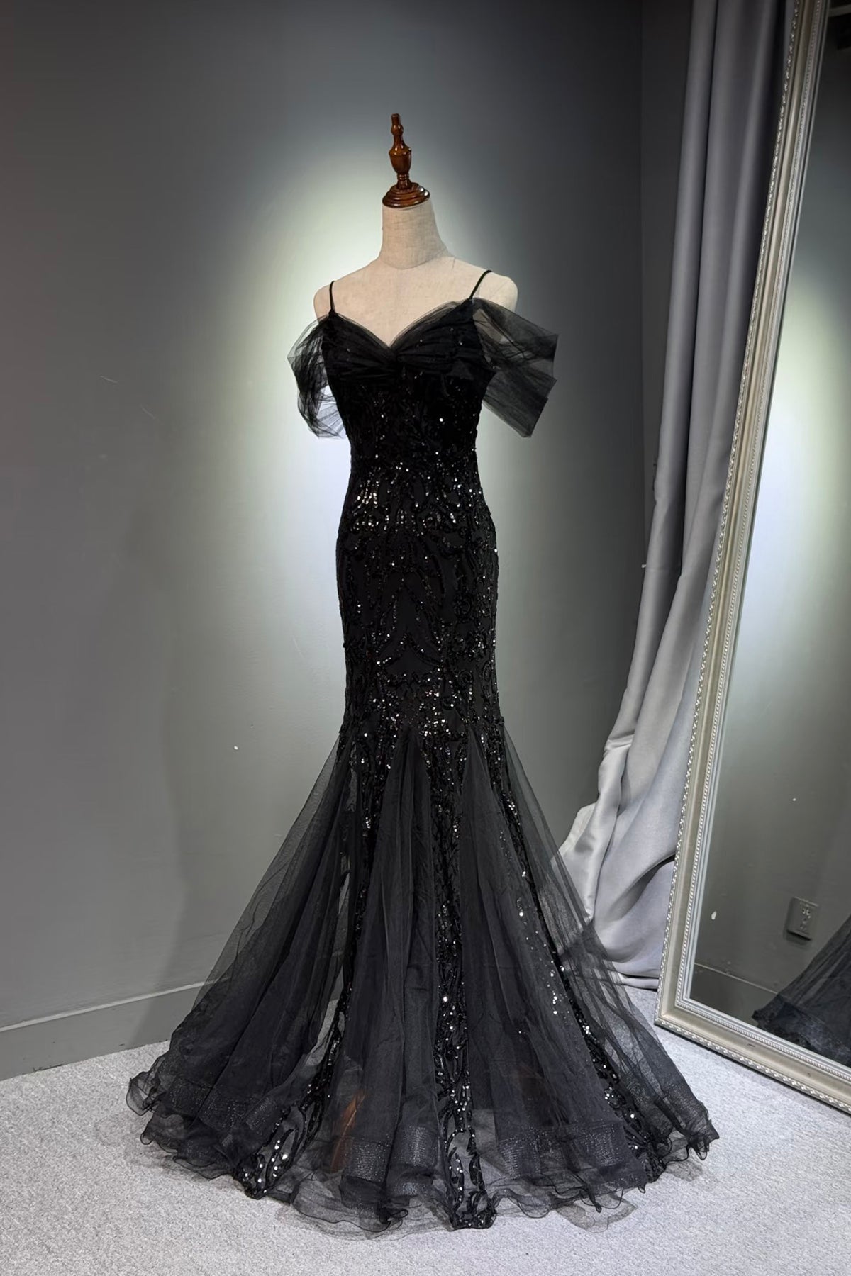 Black Off Shoulder Sequin Mermaid Evening Dress Spaghetti Strap Formal Gown