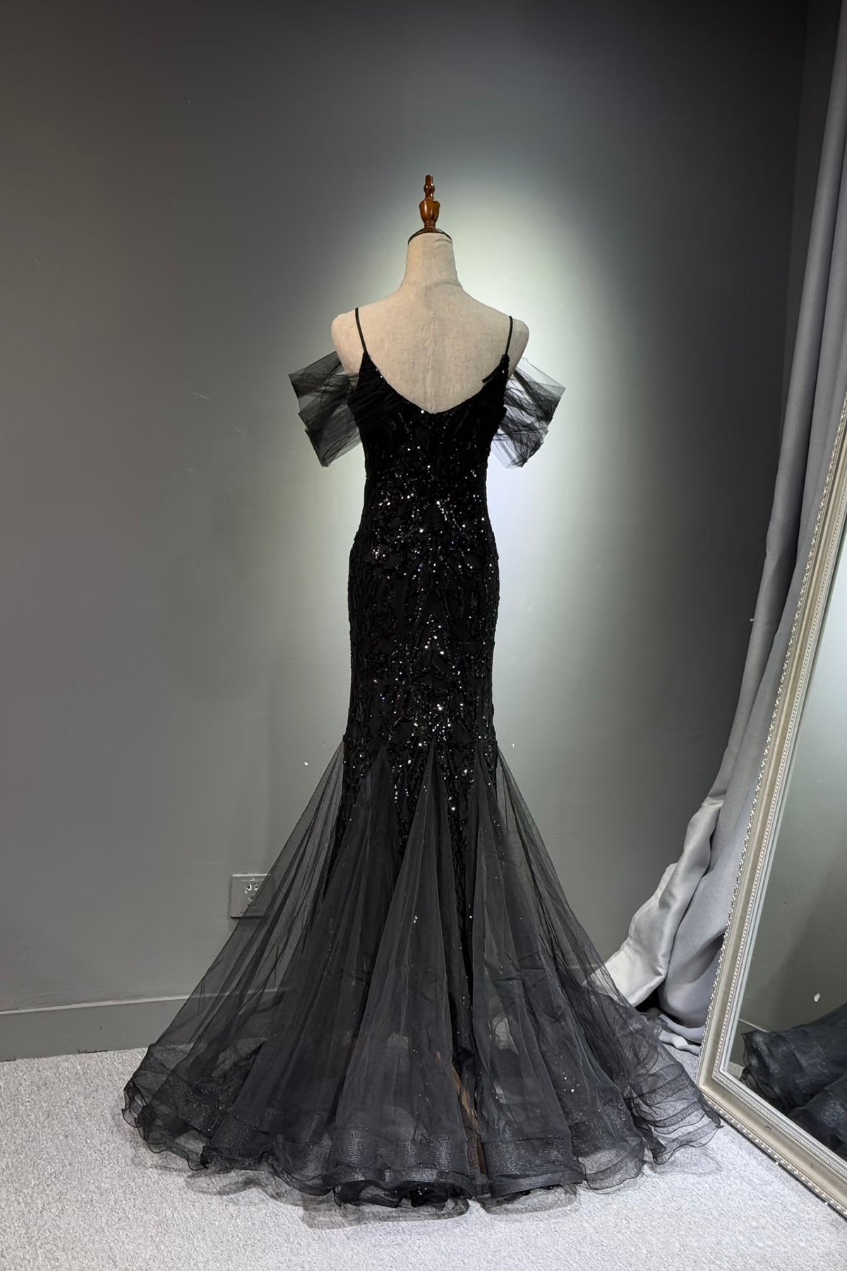 Black Off Shoulder Sequin Mermaid Evening Dress Spaghetti Strap Formal Gown