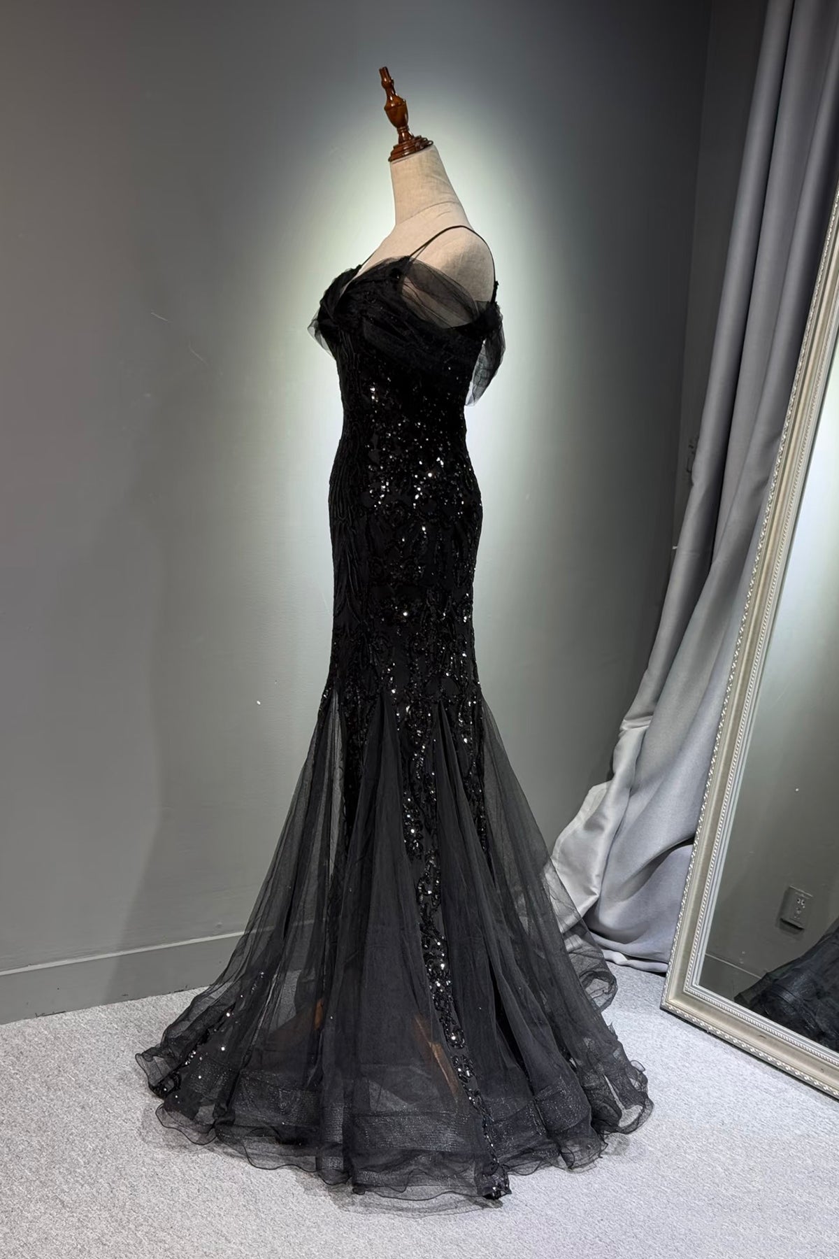 Black Off Shoulder Sequin Mermaid Evening Dress Spaghetti Strap Formal Gown