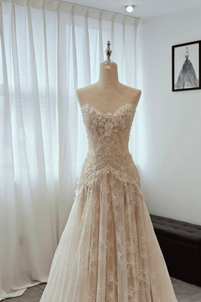 French Vintage Lace Strapless Wedding Dress Elegant A-Line Lightweight Formal Gown