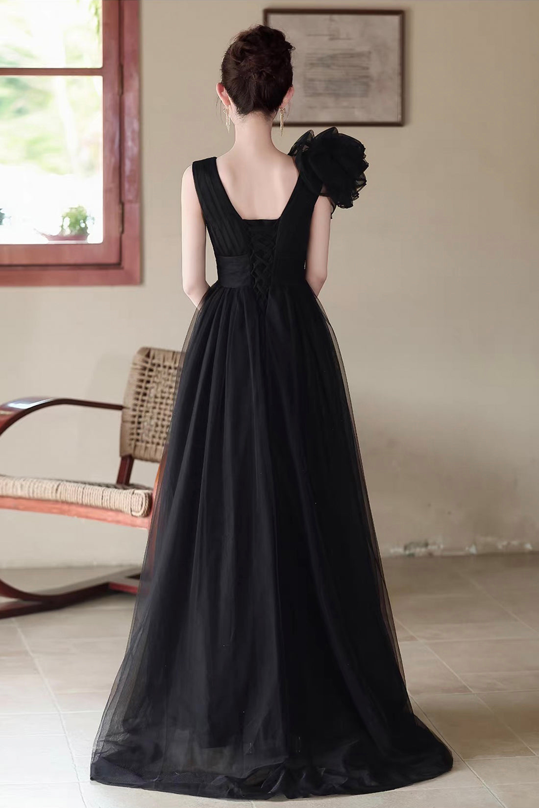 Sophisticated Black Tulle Evening Gown with Asymmetrical Ruffle Detail