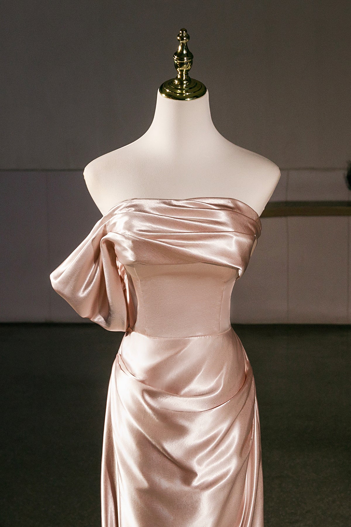 Champagne Off-Shoulder Satin Mermaid Evening Gown – Elegant Long Prom Dress