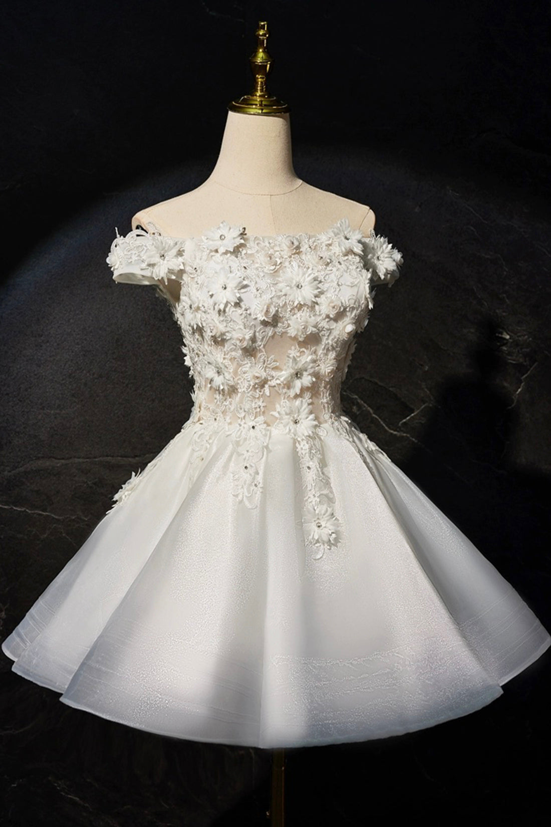 Beautiful Flowers Lace Short Prom Dress, White A-Line Evening Party Dr Beautiful Flowers Lace Short Prom Dress, White A-Line Evening Party Dr