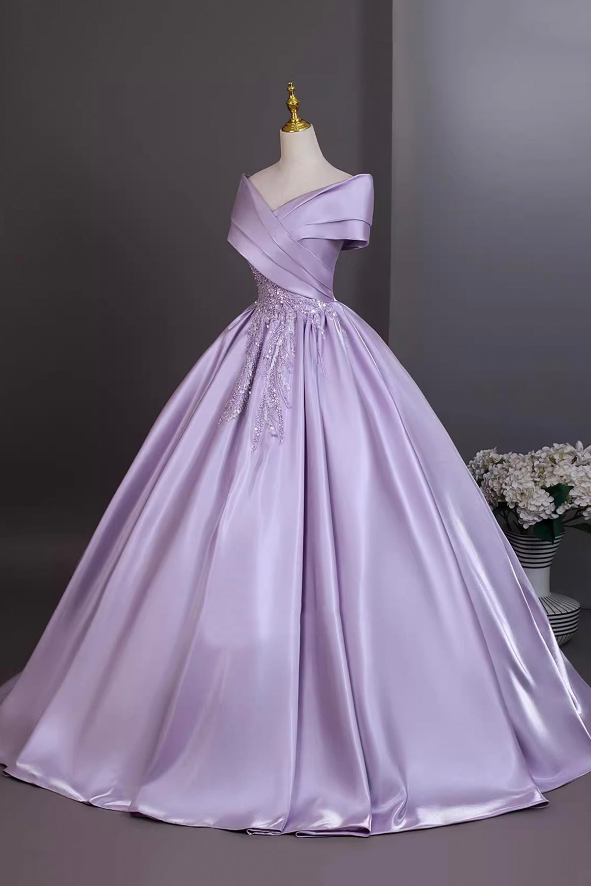 Elegant Lilac Satin Prom Dress Off-the-Shoulder Ball Gown