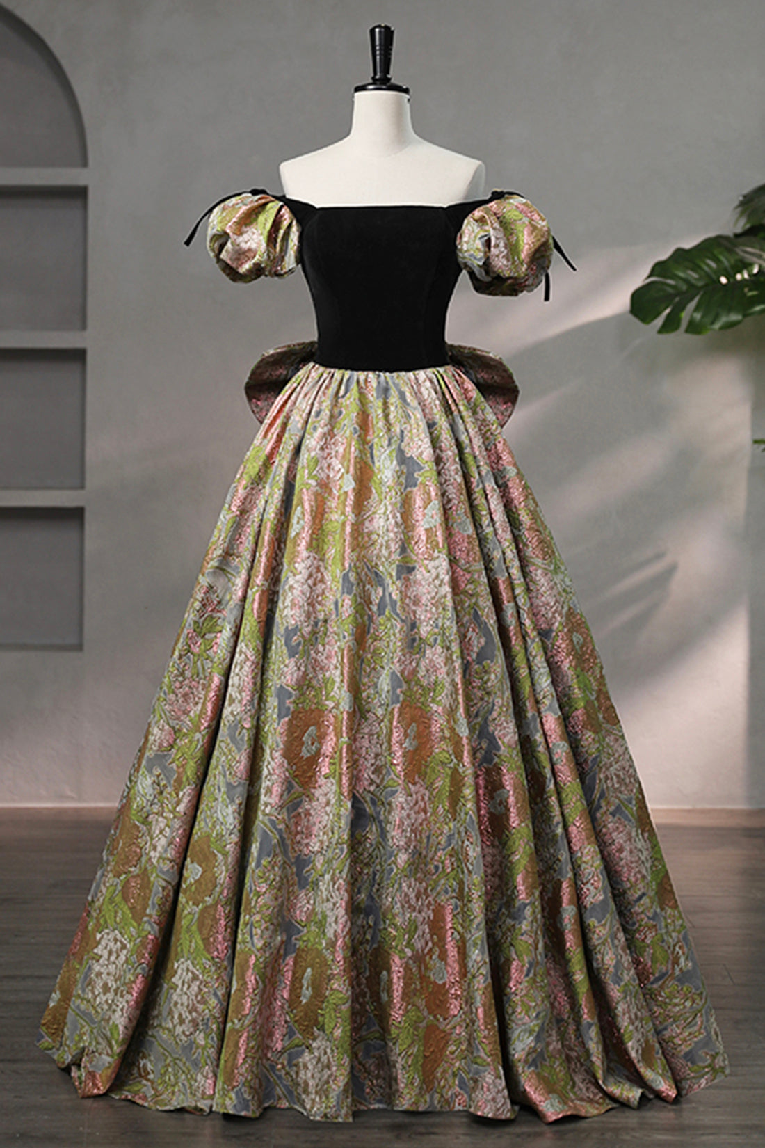 Elegant Black Puffy Short Sleeve Floor Length Prom Dress, A-Line Floral Pattern Evening Dress
