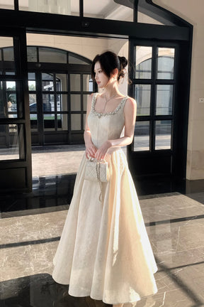 Elegant Square Neck Sleeveless Evening Gown with Rhinestone Embellishments