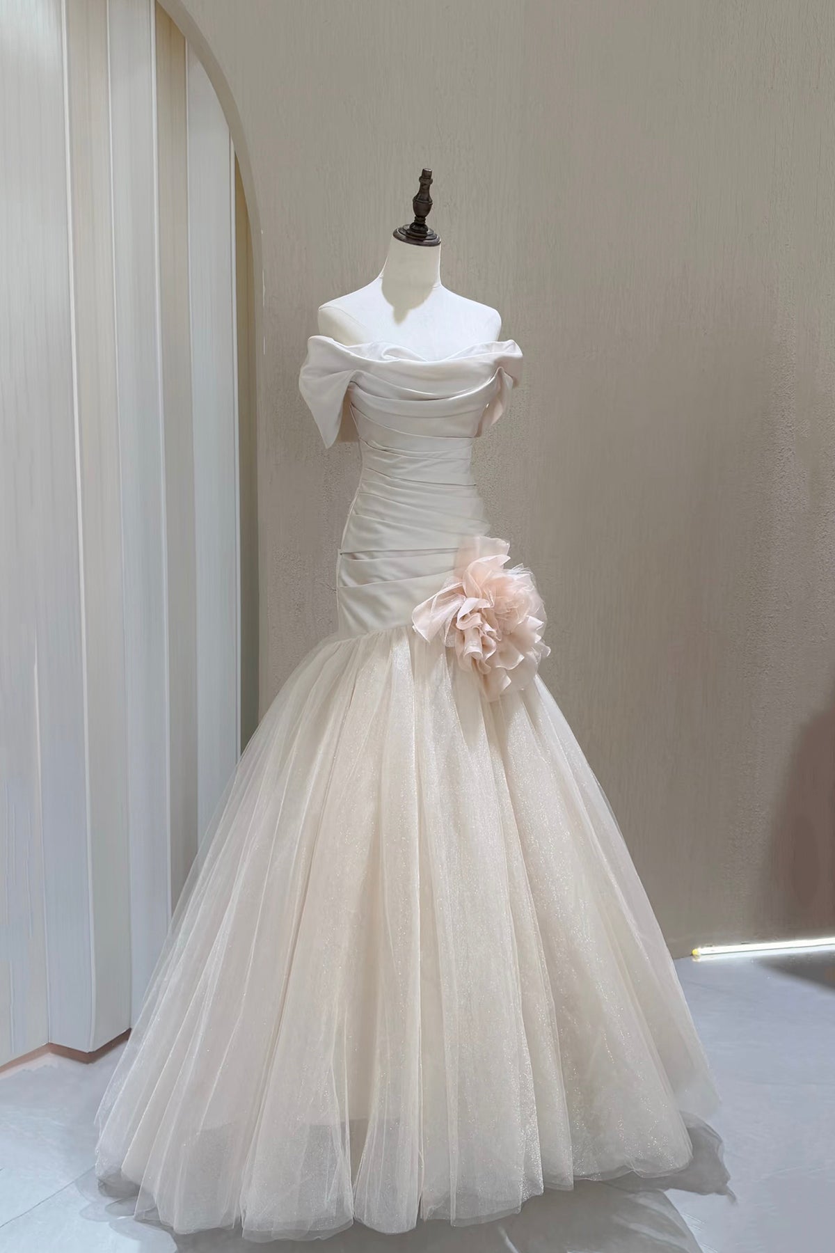 Elegant Off-the-Shoulder Mermaid Formal Evening Dress with Handmade Flower