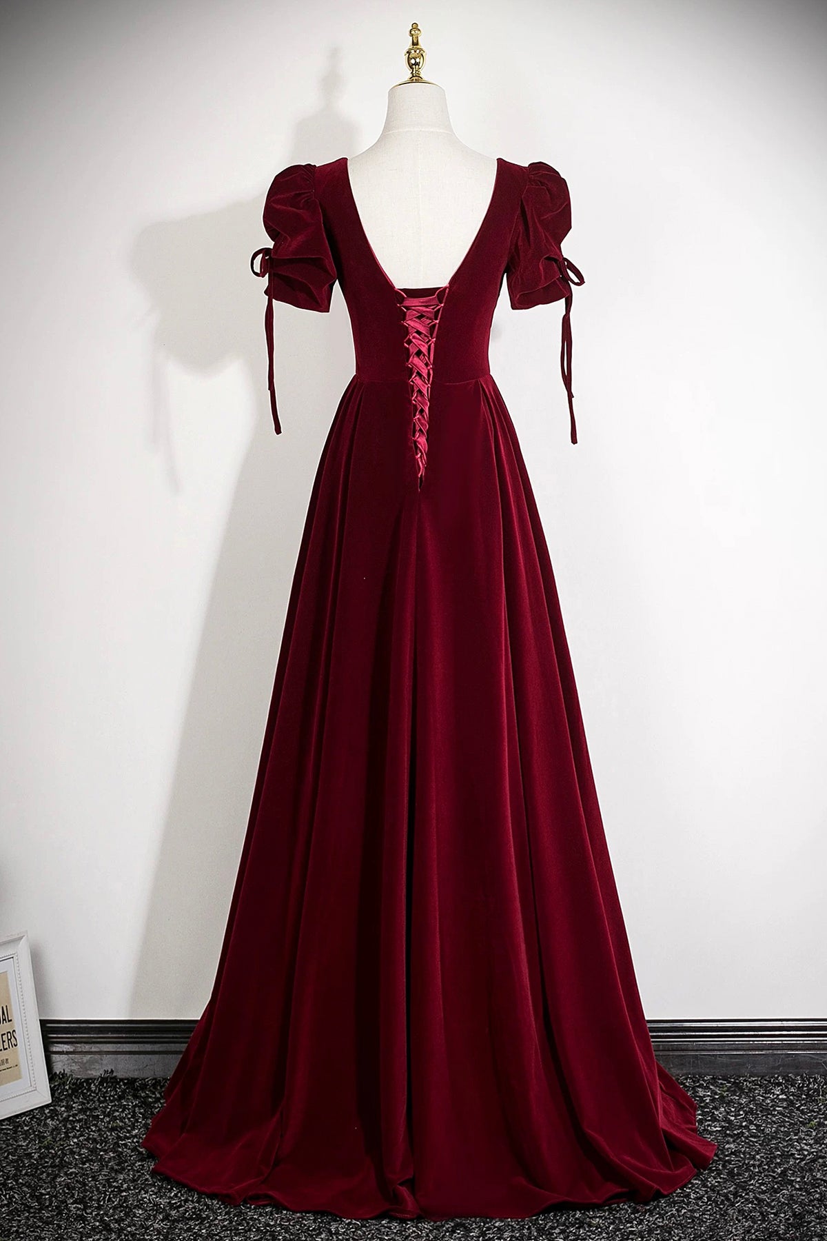 Burgundy Velvet Evening Gown with Puff Sleeves, Floor-Length Formal Prom Dress