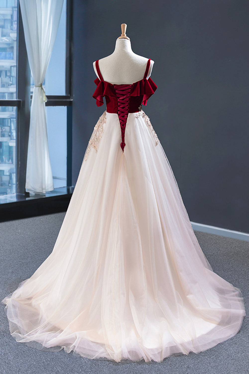 Lace Wedding Dresses With Maroon Accents Vintage Burgundy And Black Gothic Wedding Dresses With Corset Beading Lace Wedding Dresses With Maroon Accents Vintage Burgundy And Black Gothic Wedding Dresses With Corset Beading