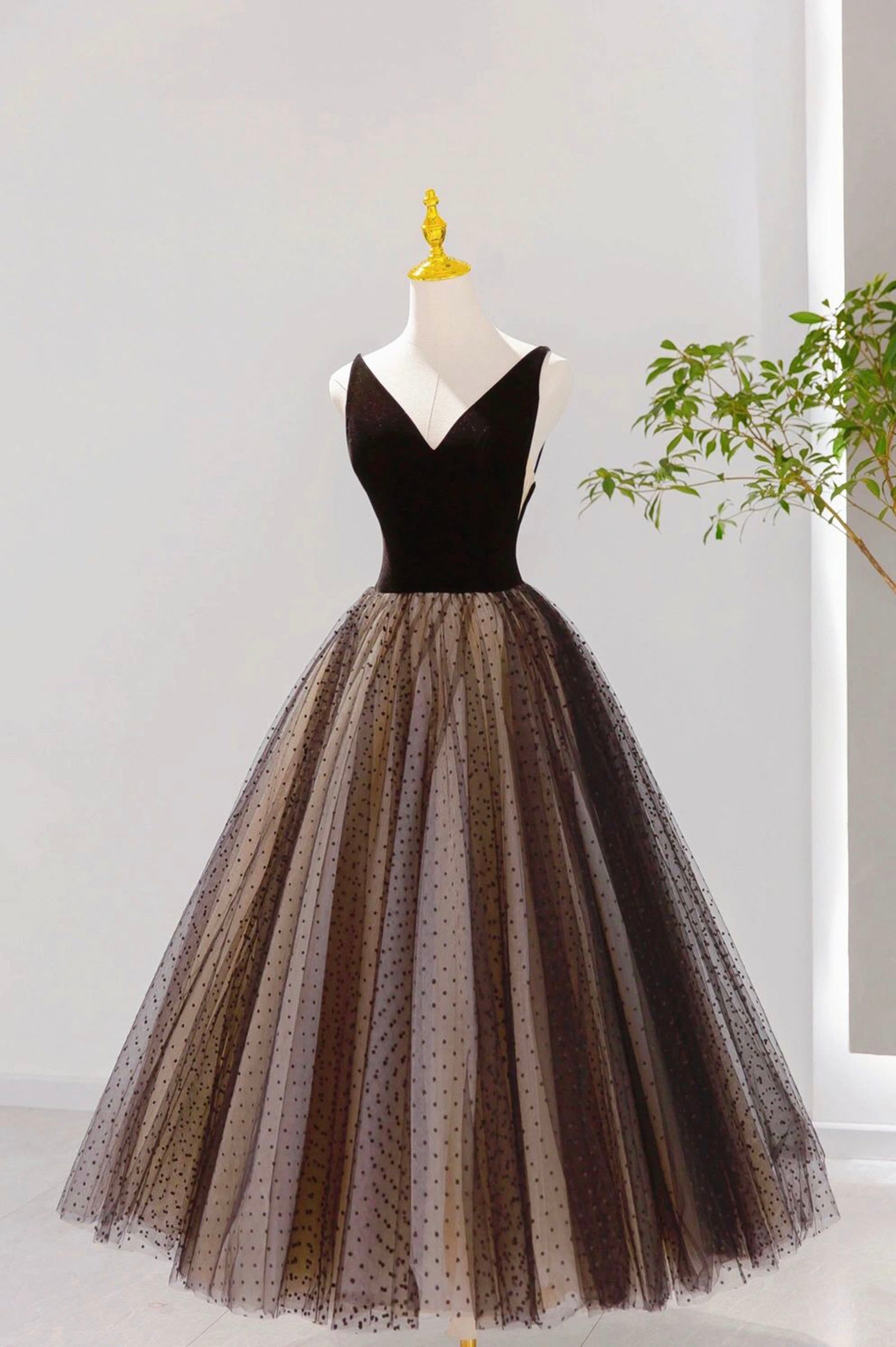 Black V-neck Tulle Short Prom Dress, A-Line Black Tea Length Party Dre Black V-neck Tulle Short Prom Dress, A-Line Black Tea Length Party Dre