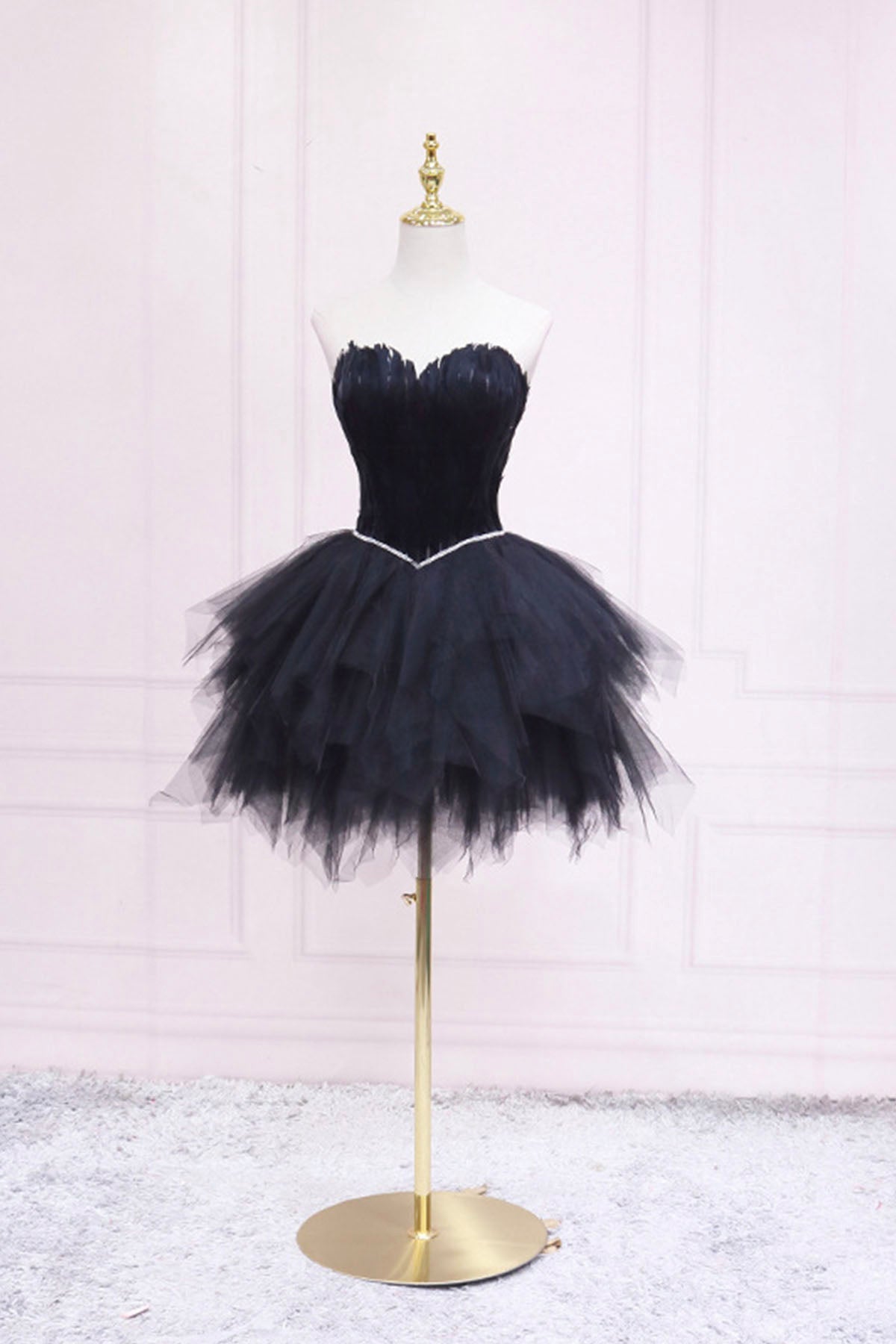 Black Tulle Short Prom Dress with Feather, A-Line Sweetheart Neckline Party Dress